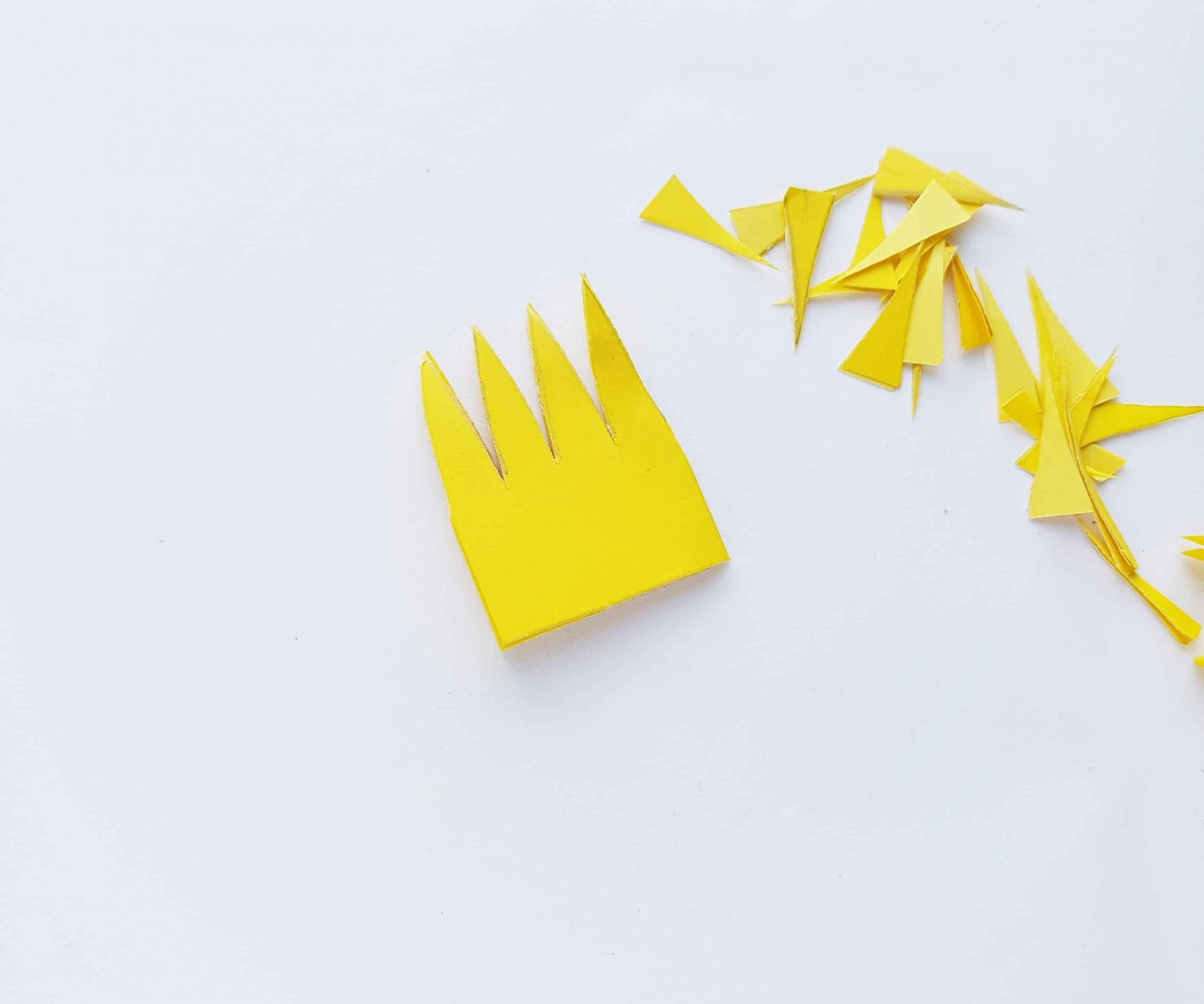 Super cute and simple New Year Craft Firecracker! There's something magical about a new year. Kids will love these super cute firecracker crafts.