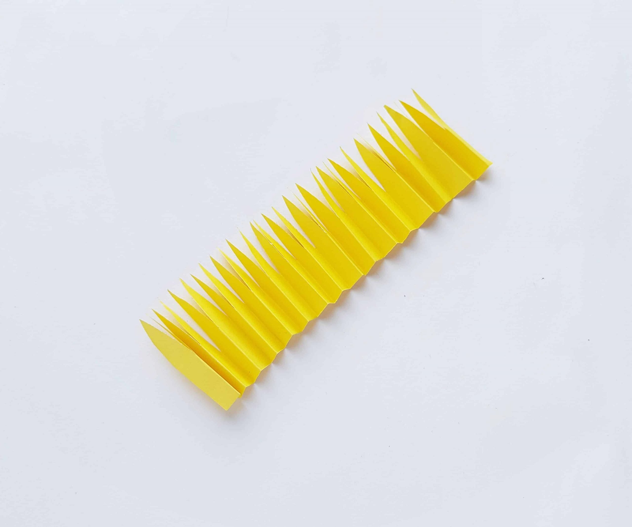 Super cute and simple New Year Craft Firecracker! There's something magical about a new year. Kids will love these super cute firecracker crafts.