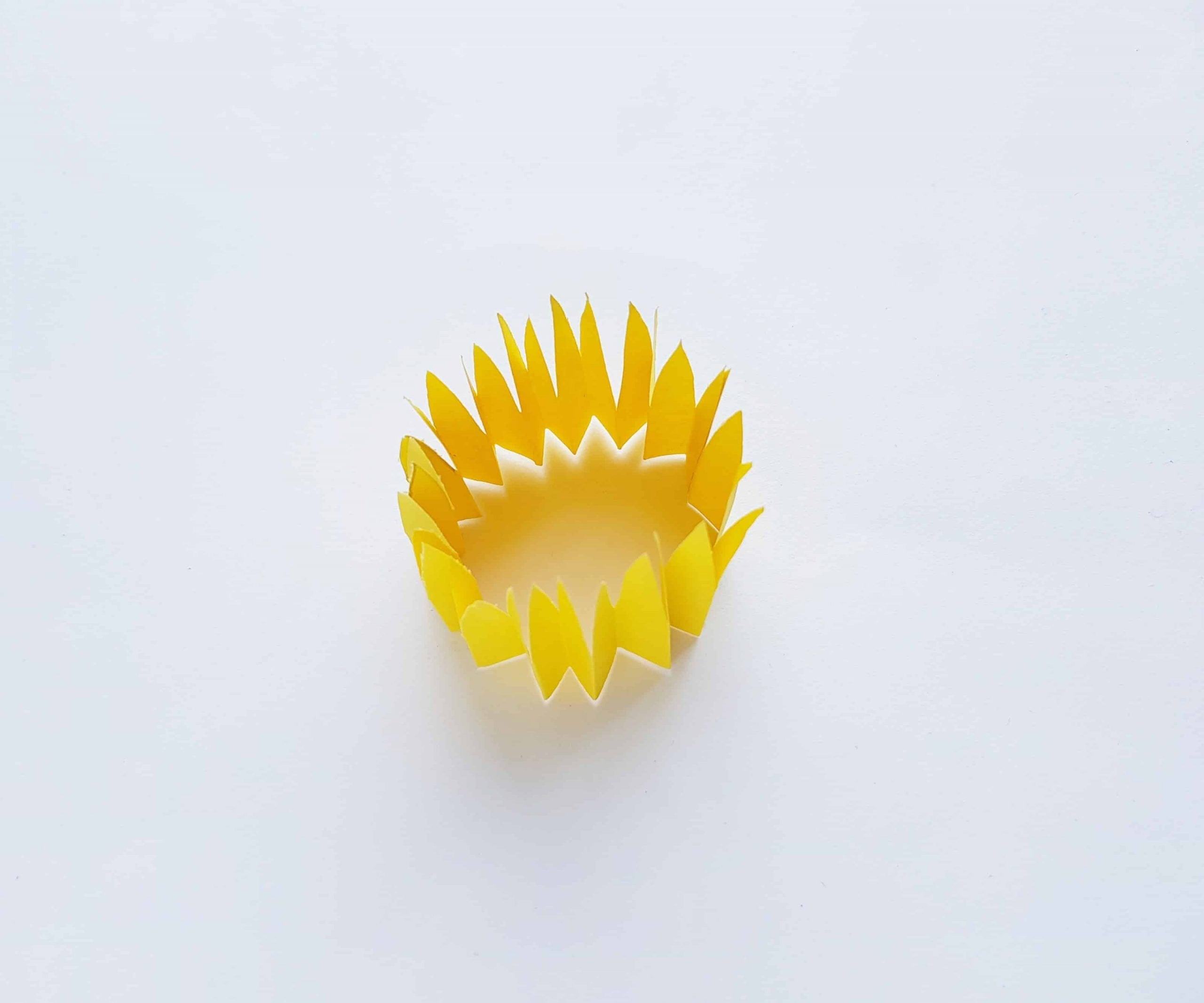 Super cute and simple New Year Craft Firecracker! There's something magical about a new year. Kids will love these super cute firecracker crafts.