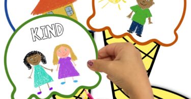Friendship Writing Activity Craft: Need a new way to help kids understand the qualities of what makes a good friend? These fun activities on Friendship for Preschoolers is a great way to add some social skills into your lesson plans.