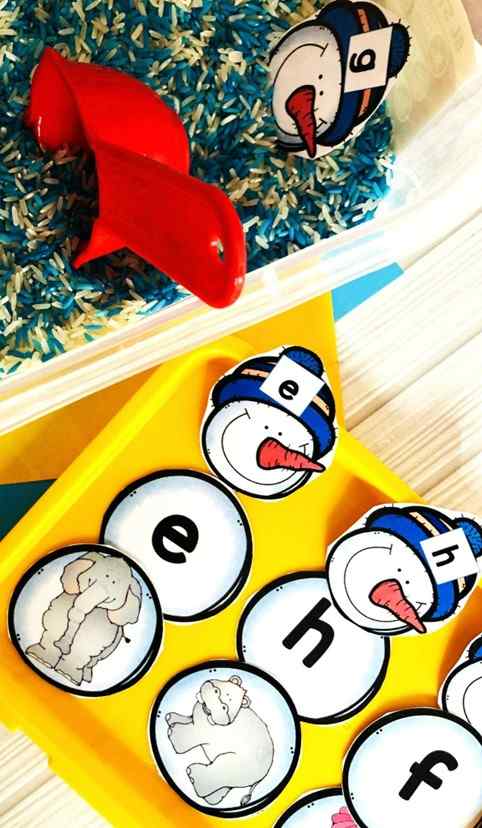 Dive into the magical world of early literacy with the 'Beginning Sounds Build a Snowman Tub.' This educational gem is a winter-themed adventure that makes learning phonics a joyous experience for young minds.