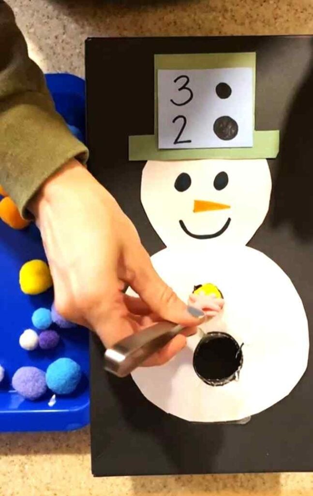 Discover the winter magic of our Snowman Shoebox Craft and Counting Activity. It's a creative way to teach numbers while having fun.